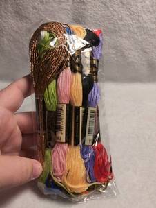 lot 2723 image: Multi-Color Embroidery Floss Thread Bundle