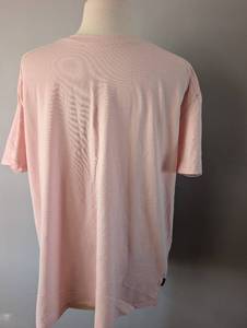 lot 2748 image: Kenneth Cole New York Pink Cotton T-Shirt Size XL