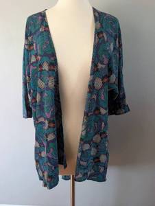 lot 2761 image: LuLaRoe Sarah Cardigan Multicolor Geometric Print - Size Small