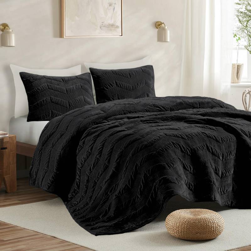 lot 27010 image: Velvet Quilt Set King Size, Ultra Soft Luxury Lightweight Summer Velvet Comforter Set, Oversized Bedspread Coverlet with 2 Shams Geometries Pattern for All Season(Black, King) - Retail $92