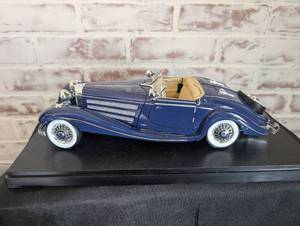 lot 204 image: Mercedes-Benz 500K Roadster Die-Cast Model Car in Display Case