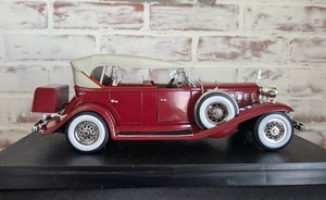 lot 209 image: Classic Red Convertible Die-Cast Model Car in Display Case