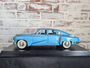 lot 210 image: 1940s Die-Cast Model Car in Display Case