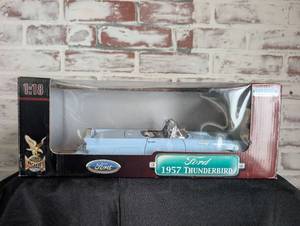 lot 507 image: 1957 Ford Thunderbird 118 Scale Die Cast Model Car