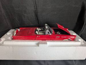 lot 508 image: Precision Collection 100 1957 Ford Thunderbird 118 Scale Die Cast Model Car