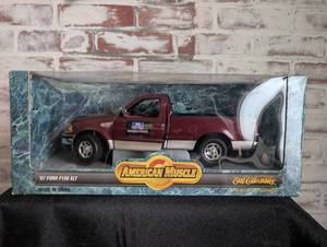 lot 509 image: American Muscle 1997 Ford F150 XLT Die Cast Model Truck