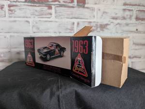 lot 554 image: Unopened - 1963 Corvette Stingray 30th Anniversary Die Cast Model Car