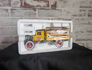 lot 601 image: Coca Cola 1931 Hawkeye Beverage Truck Bank 134 Scale Die Cast Model