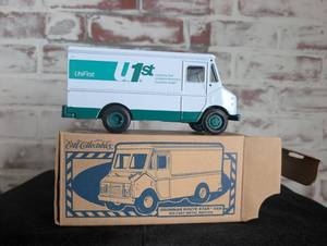 lot 609 image: Ertl Collectibles Grumman Route Star Van UniFirst Die-Cast Metal Replica