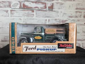 lot 702 image: Ertl Collectibles True Value Hardware Ford Pickup Truck 125 Scale Die-Cast Model