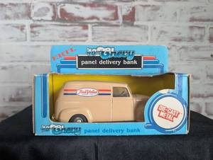 lot 712 image: ERTL 1948 Chevy Panel Delivery Truck Die Cast Bank True Value