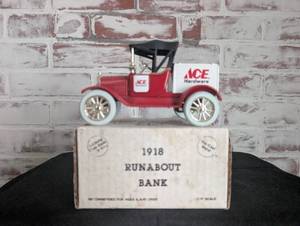 lot 722 image: ERTL 1918 Ford Model T Runabout Die Cast Bank