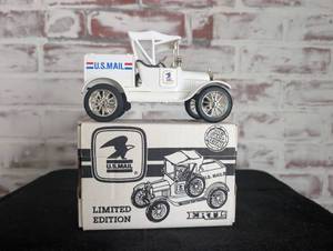 lot 725 image: ERTL U.S. Mail 1918 Runabout Die Cast Bank