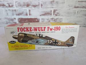 lot 1004 image: Guillows Focke-Wulf FW-190 Flying Model Kit