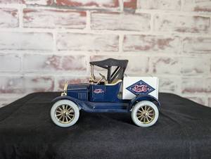 lot 1203 image: Pepsi-Cola Die Cast Model T Ford Delivery Truck