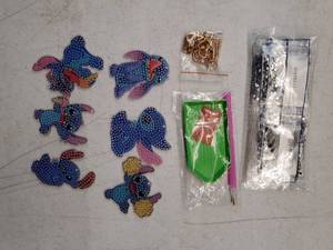 lot 72474 image: Diamond Painting Make Your Own Keychain. - Retail $10