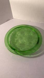 lot 1431 image: Green Depression Glass Floral Pattern Plate