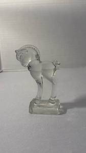 lot 1438 image: Heisey Glass Standing Colt figurine