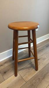 lot 1524 image: Solid oak stool 24 in tall