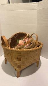 lot 1526 image: Baskets