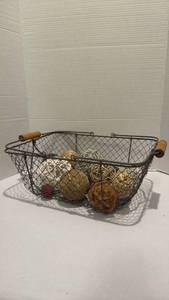 lot 1528 image: Metal basket with orb decor