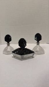 lot 1531 image: Vintage art deco glass perfume bottles and trinket box