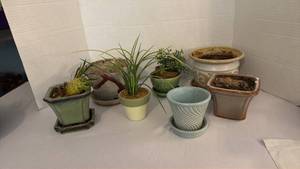 lot 1534 image: Small flower pots