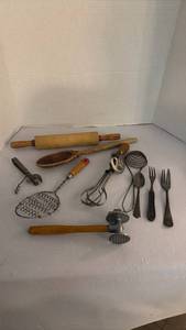 lot 1539 image: Vintage kitchen tools