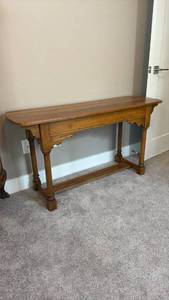 lot 903 image: Solid oak sofa or entry table 27 x 49 x 16 in
