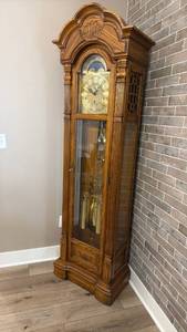 lot 911 image: Sligh grandfather clock 82 x 23 x 14 in