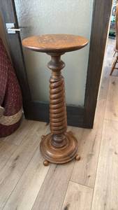 lot 917 image: Vintage solid wood plant stand 36 x 14 x 14 in
