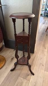 lot 919 image: Victorian-style mahogany pedestal plant stand featuring barley twist legs and two small triangular drawers 34 x 10 x 10 in