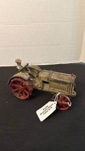 lot 1001 image: Arcade McCormick Deering tractor 10-20