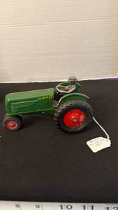 lot 1002 image: Arcade Oliver 77 tractor