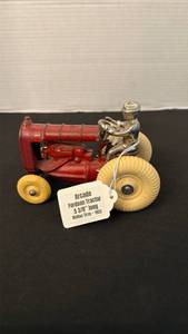 lot 1004 image: Arcade Fordson 1923 tractor