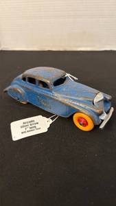 lot 1015 image: Arcade silver arrow