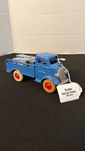 lot 1016 image: Arcade Mac ice truck