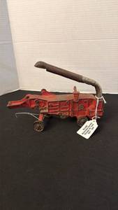 lot 1020 image: Arcade McCormick Deering thrasher