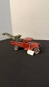 lot 1021 image: Arcade wrecker truck