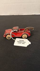 lot 1025 image: Arcade wrecker truck