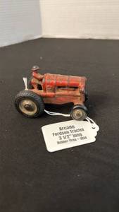 lot 1041 image: Arcade Fordson tractor