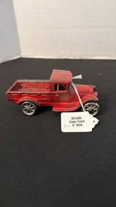 lot 1046 image: Arcade stake truck