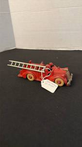 lot 1052 image: Red Cast Iron Fire Truck with Extension Ladder