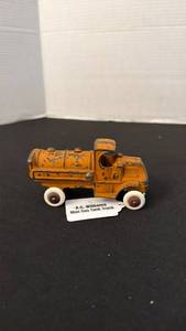 lot 1057 image: Mac gas truck