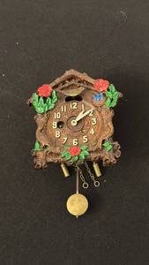 lot 1083 image: Miniature cuckoo clock 6 in tall