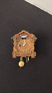 lot 1084 image: Miniature cuckoo clock 6 in tall