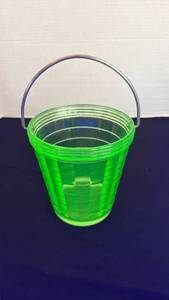 lot 1105 image: Uranium glass ice bucket