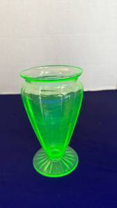 lot 1112 image: Uranium glass vase