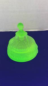 lot 1120 image: Ramses Paris Crinoline girl uv reactive uranium glass powder jar