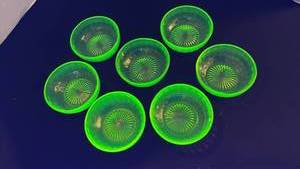 lot 1124 image: Anchor Hocking block optic uranium glass berry bowls